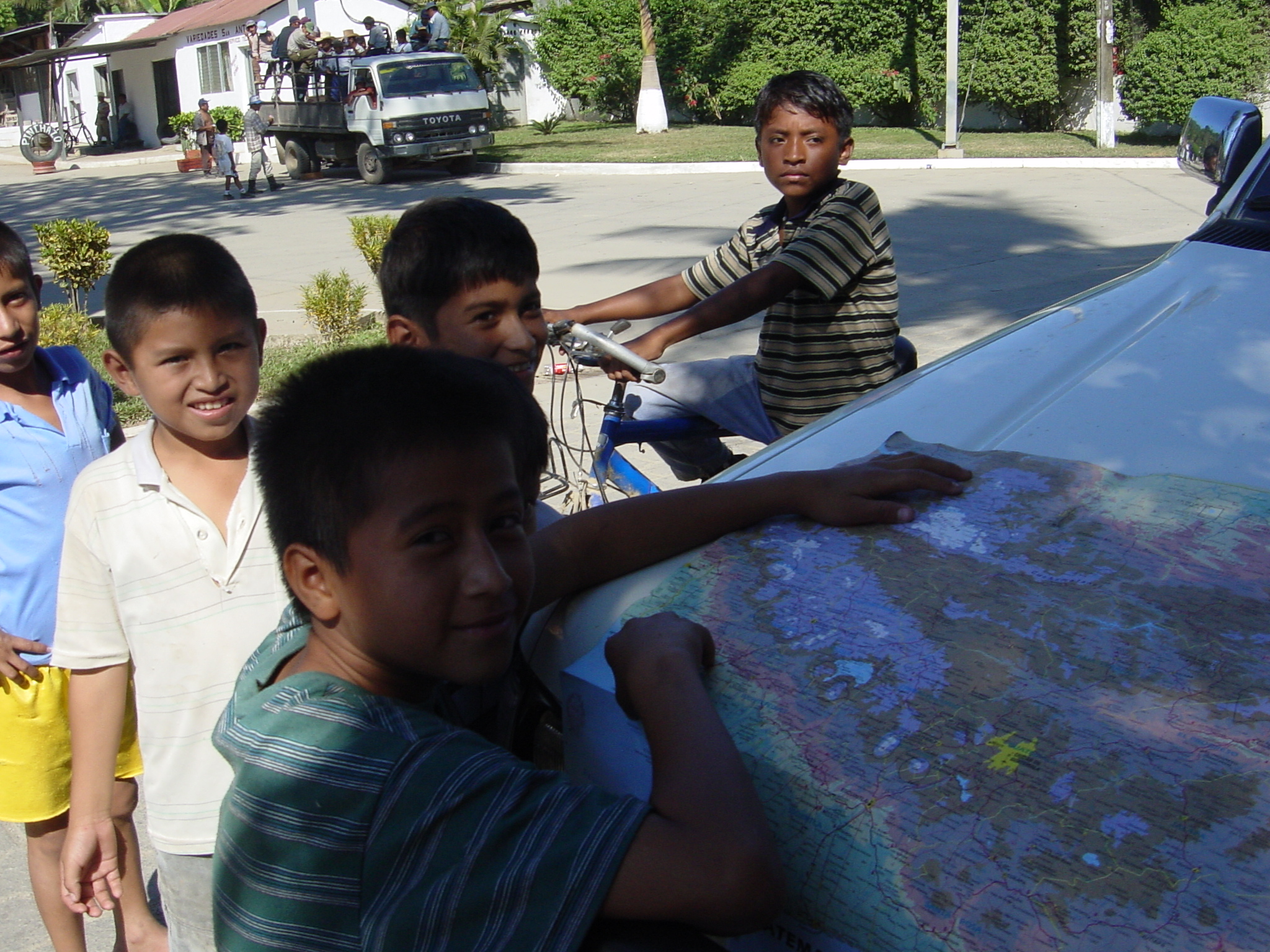 The local Guatemalan lads who again have to help Boxy with directions