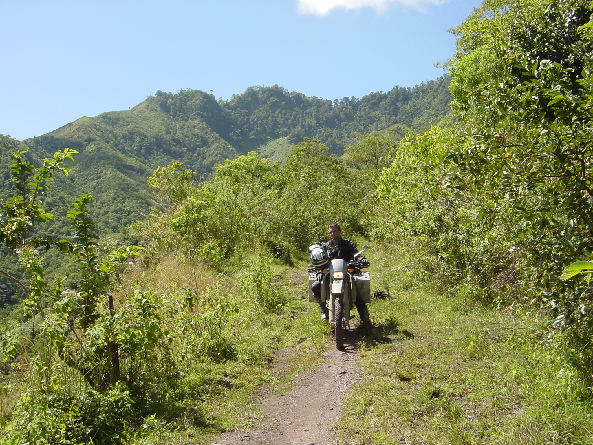 Yep, this must be the dirt road they mention on the map. 