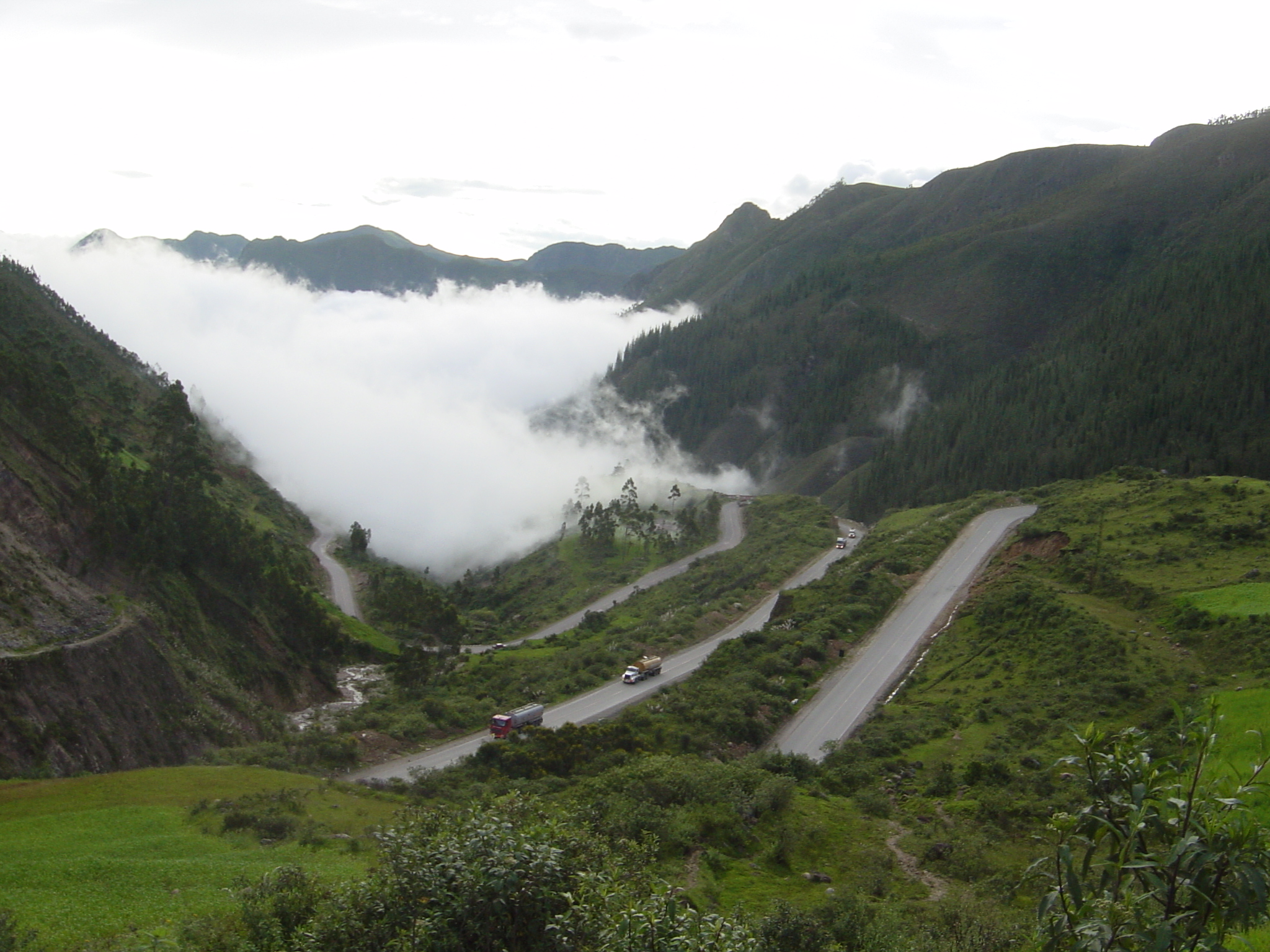 Windy road up through the mountains and clouds to 3000mtrs and Cajamarca 