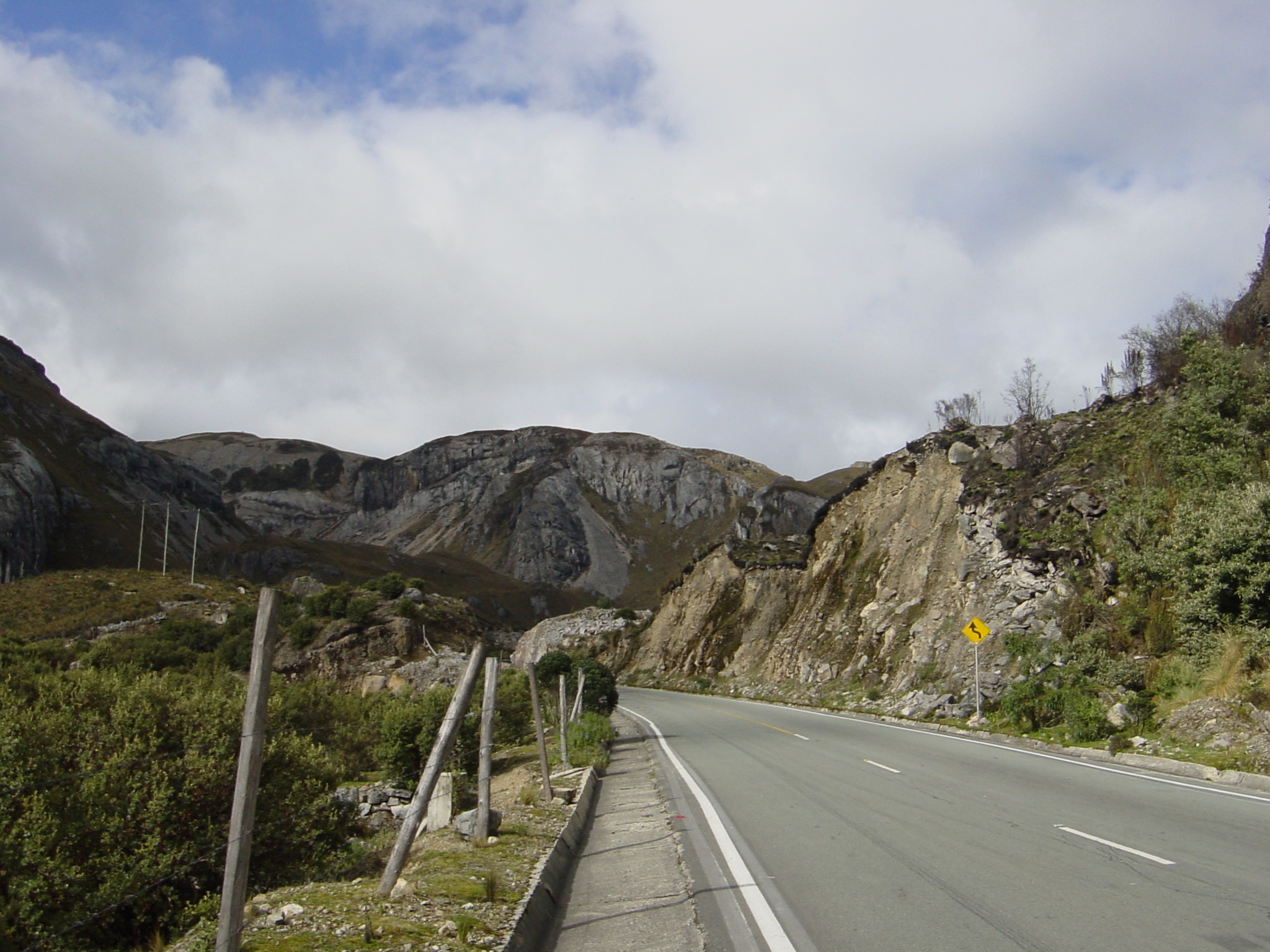 View of road en route to Cuenca (Ecuador)