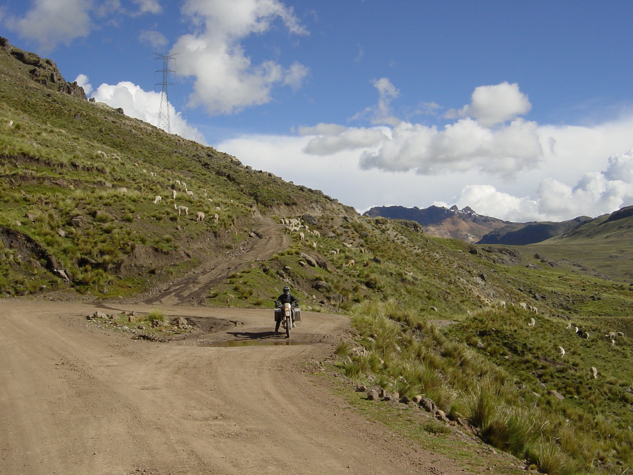No we didn't make a wrong turn, there just wasn't enough space on the hill for a normal u-turn so the road overlapped.