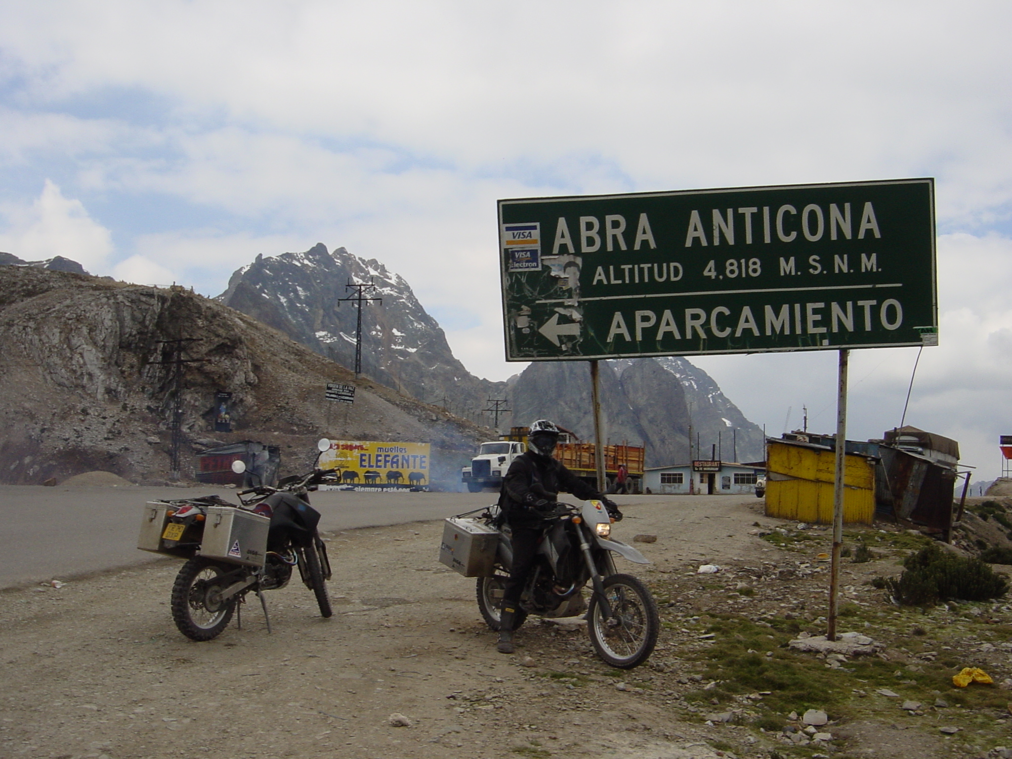 That's right....nearly 5 km into the sky, and only just over a 1 hour ride from sea level. 