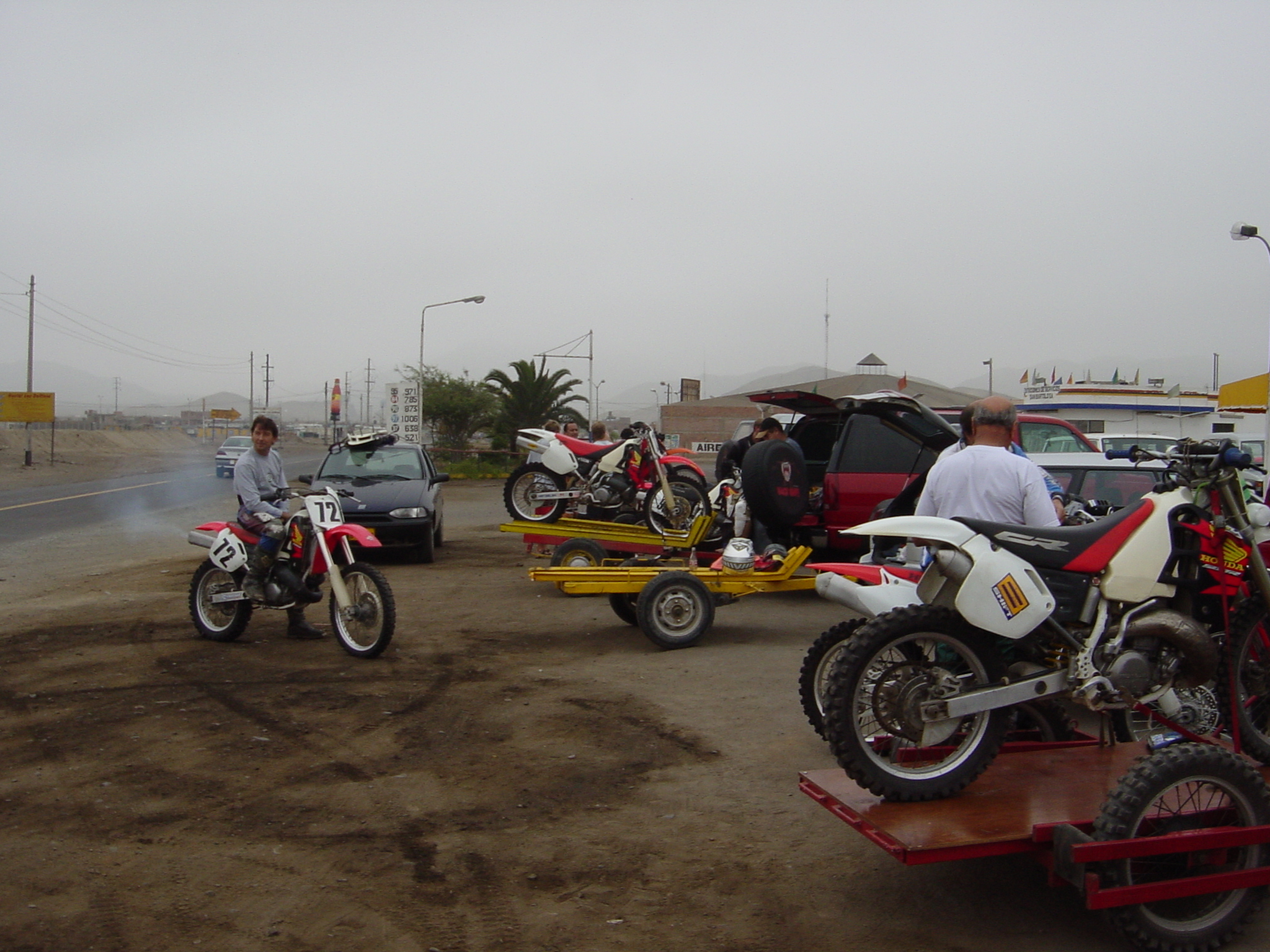 Local guys just out of Lima warming up for their weekly hill climbing ride, most of them had Honda CR500's.